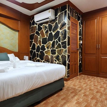 Arya Suites Patong Beach エクステリア 写真