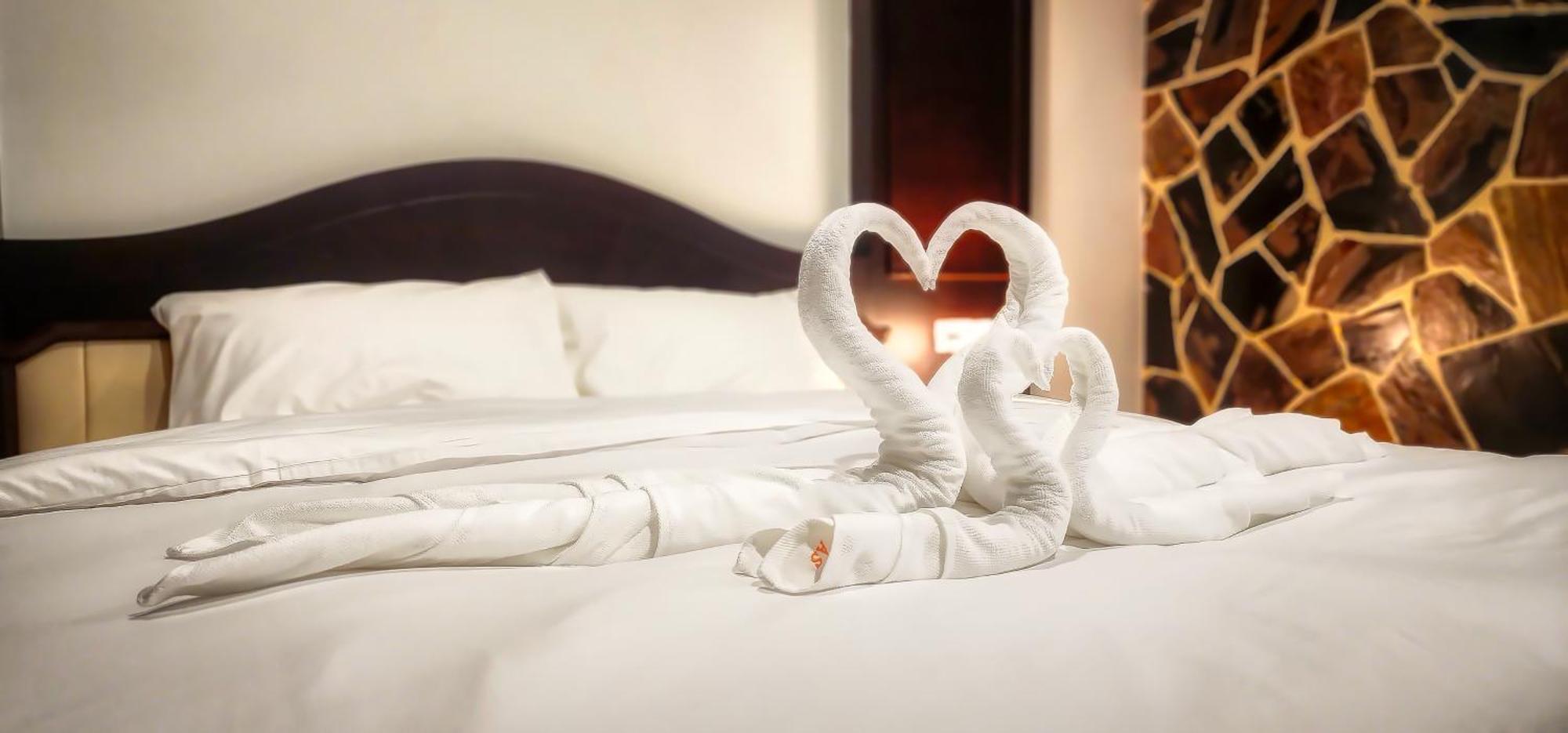 Arya Suites Patong Beach エクステリア 写真