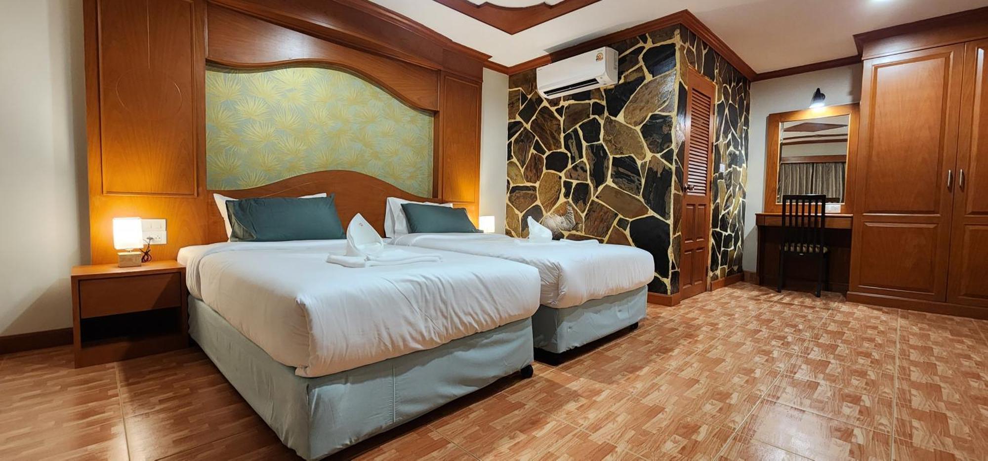 Arya Suites Patong Beach エクステリア 写真