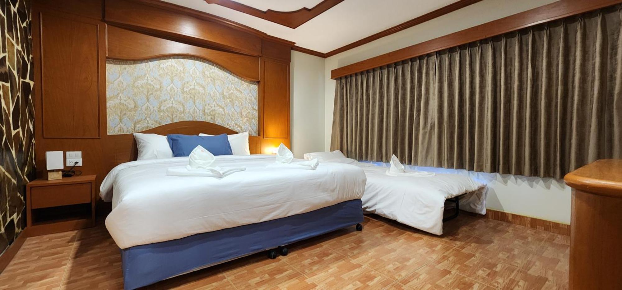 Arya Suites Patong Beach エクステリア 写真