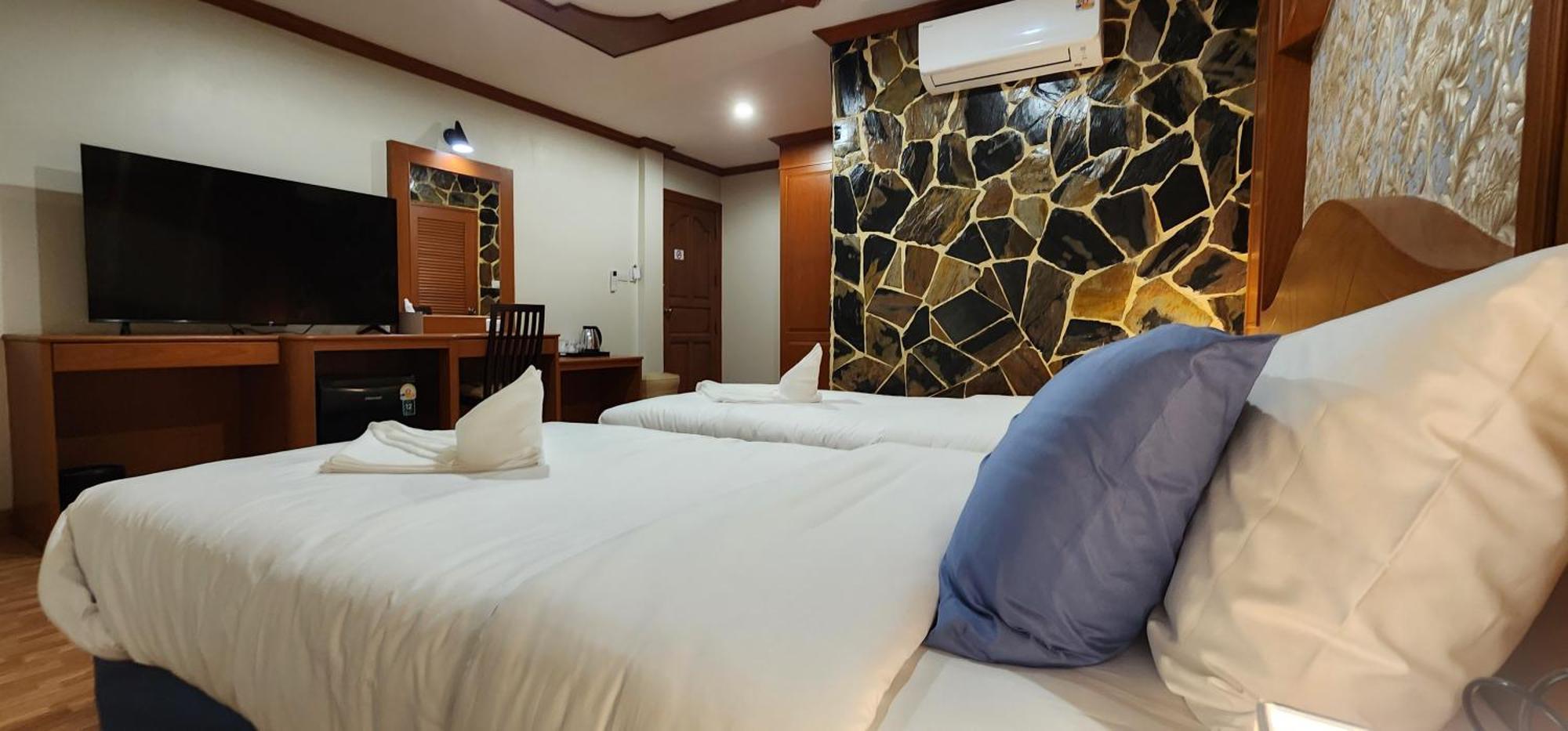 Arya Suites Patong Beach エクステリア 写真