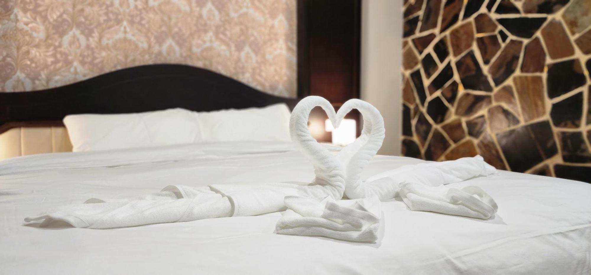 Arya Suites Patong Beach エクステリア 写真
