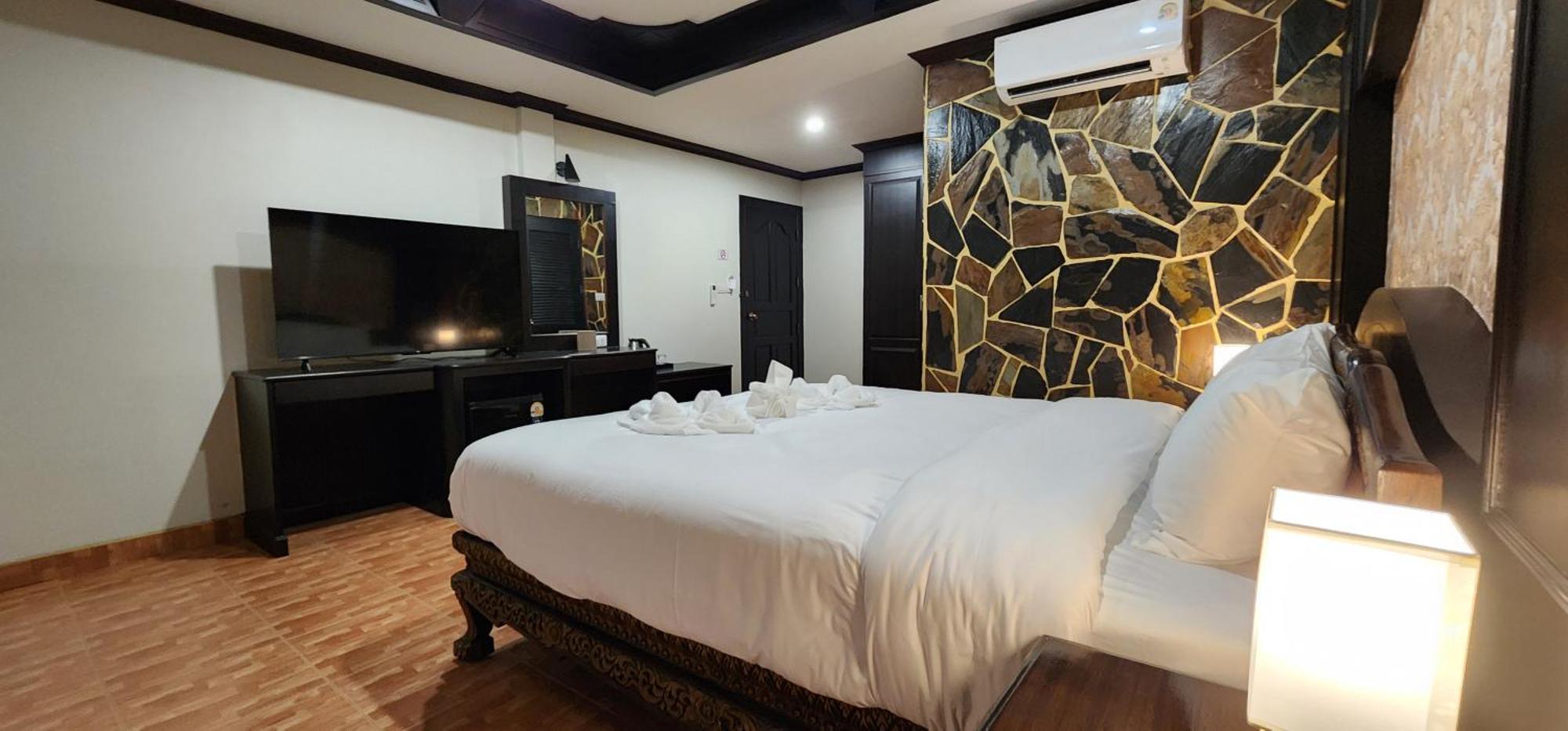 Arya Suites Patong Beach エクステリア 写真