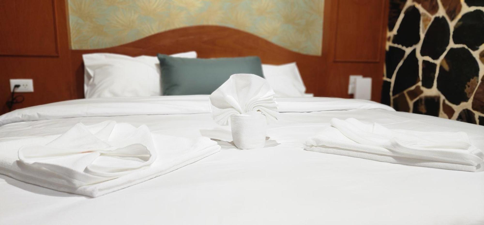 Arya Suites Patong Beach エクステリア 写真
