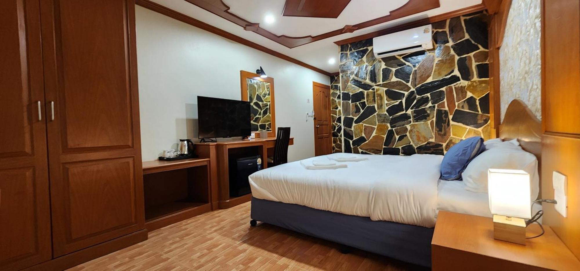 Arya Suites Patong Beach エクステリア 写真