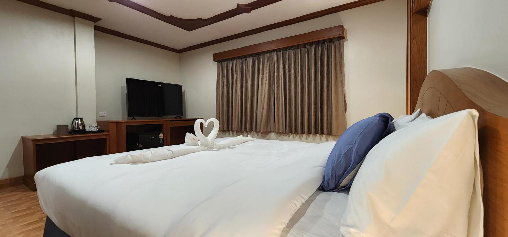 Arya Suites Patong Beach エクステリア 写真
